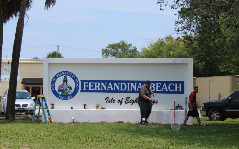 Fernandina Beach welcomes new gateway sign. Photo by Julia Roberts/News-Leader