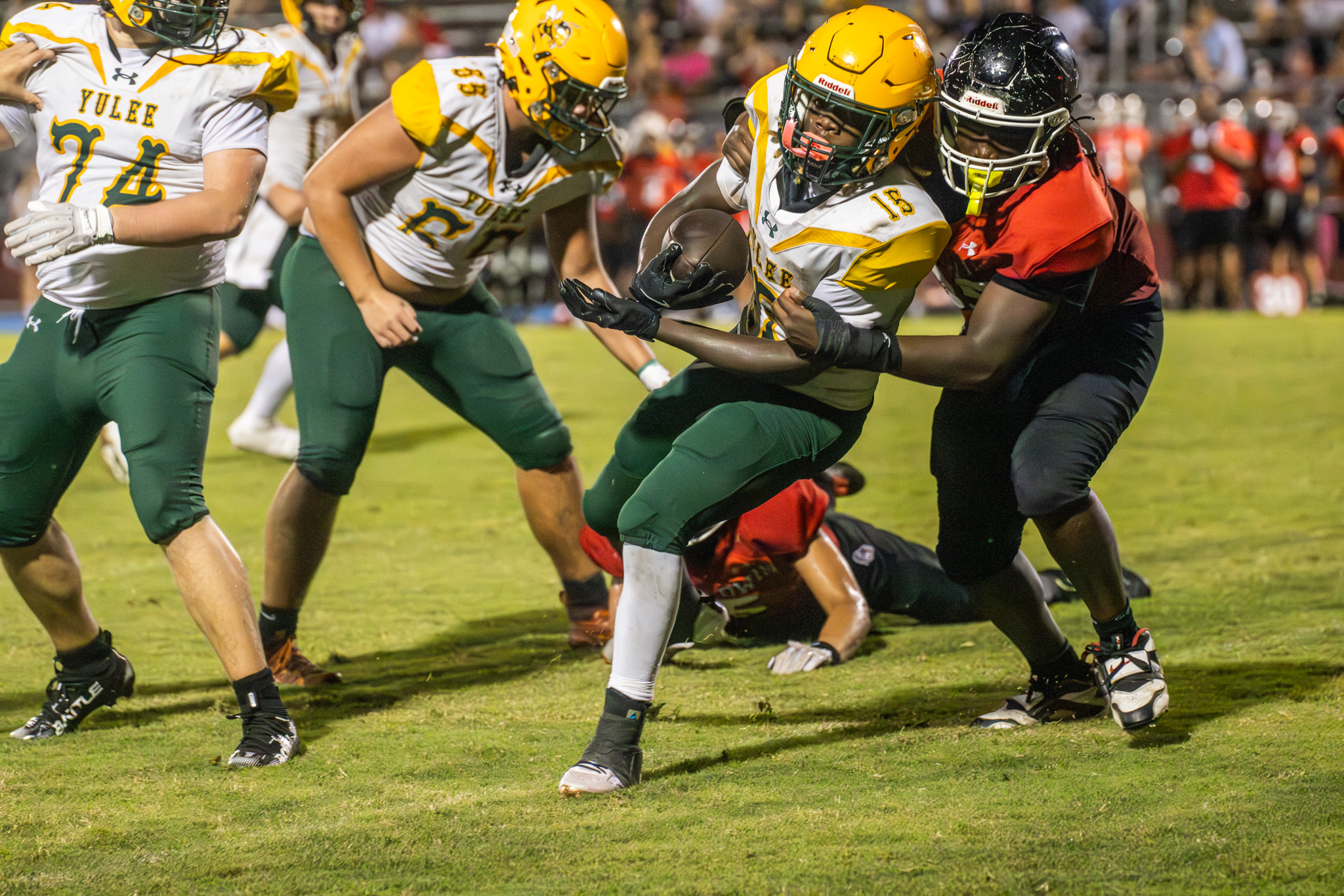 Duke Johnson carries the ball for the Hornets Friday. Johnson had 11 carries for 76 yards and a touchdown. Photo by Nick Blank/News-Leader