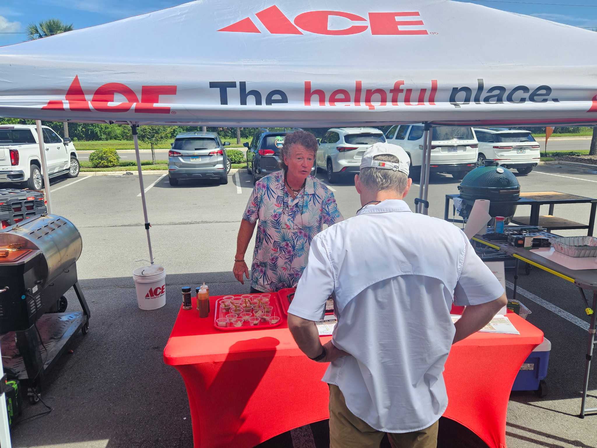 Greg Edwards, owner of Amelia Island BBQ Company, talks with a Turner ACE Hardware customer Saturday. Photo by Suzi Hamilton/For the News-Leader
