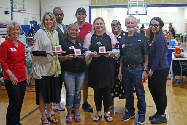 $1,000 Start-Ups 2021 Cohort Graduates at Nelson P. Williams Gymnasium.  Photo by Beansprout Productions.