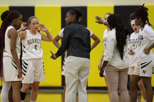 Lady Flashes beat host Lady Hornets. Photo by Beth Jones