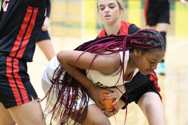 Lady Flashes beat host Lady Hornets. Photo by Beth Jones