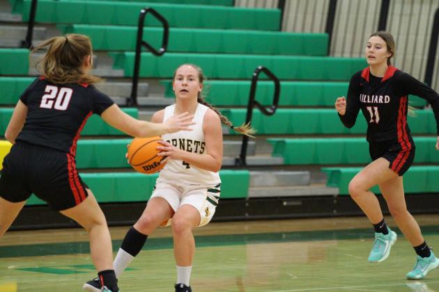 Lady Flashes beat host Lady Hornets. Photo by Beth Jones