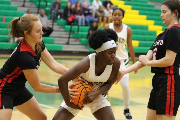Lady Flashes beat host Lady Hornets. Photo by Beth Jones