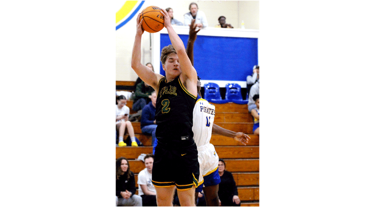 The Fernandina Beach High School boys and girls basketball teams hosted Yulee Saturday night. The YHS boys host FBHS Friday for a rematch. Photo by Beth Jones/News-Leader