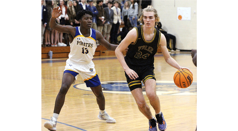 The Fernandina Beach High School boys and girls basketball teams hosted Yulee Saturday night. The YHS boys host FBHS Friday for a rematch. Photo by Beth Jones/News-Leader