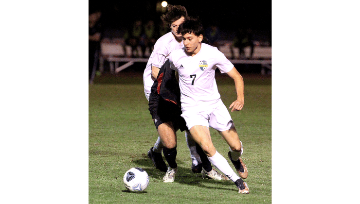 Hornets beat Crusaders to clinch region championship. Photo by Beth Jones/News-Leader