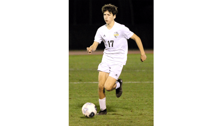 Hornets beat Crusaders to clinch region championship. Photo by Beth Jones/News-Leader