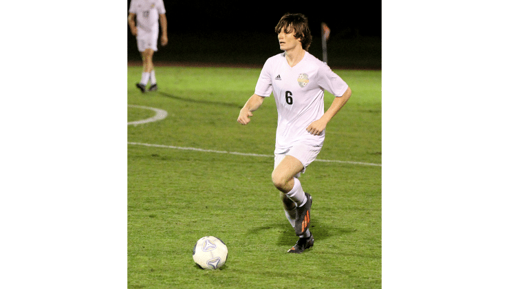 Hornets beat Crusaders to clinch region championship. Photo by Beth Jones/News-Leader