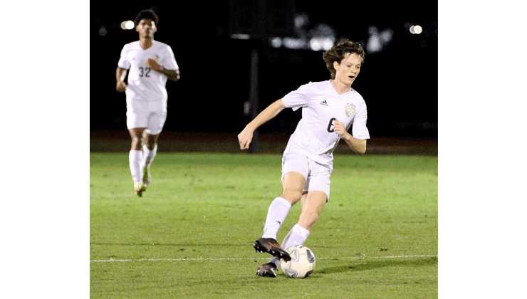 Hornets beat Crusaders to clinch region championship. Photo by Beth Jones/News-Leader