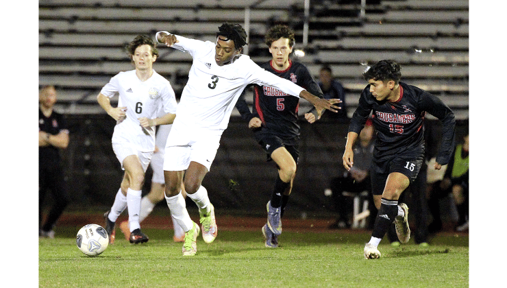 Hornets beat Crusaders to clinch region championship. Photo by Beth Jones/News-Leader