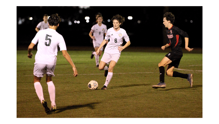 Hornets beat Crusaders to clinch region championship. Photo by Beth Jones/News-Leader