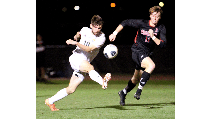 Hornets beat Crusaders to clinch region championship. Photo by Beth Jones/News-Leader
