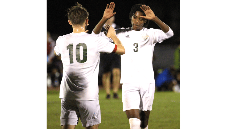 Hornets beat Crusaders to clinch region championship. Photo by Beth Jones/News-Leader