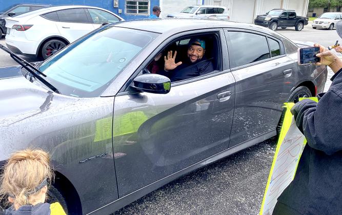 Nassau Ballerz are washing cars and raising money. Photos by Beth Jones/News-Leader