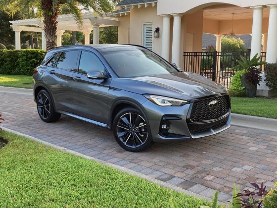 Infiniti’s Sport treatment blackens the bright chrome finishes. Photo courtesy of B. Douglas, Autoeditor