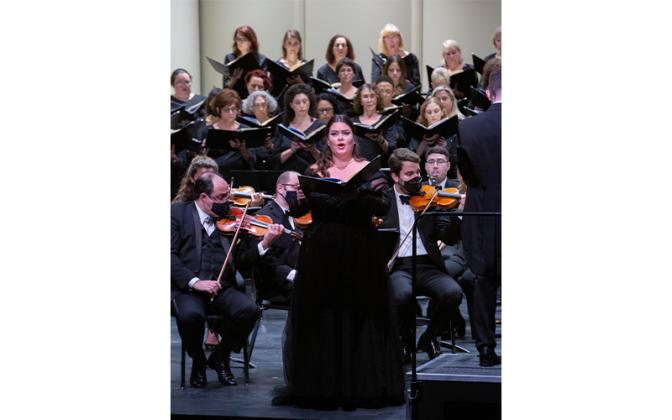 Robyn Marie Lamp sings the title role in Puccini’s “Tosca” with Gulfshore Opera. Photo by Tina Weida
