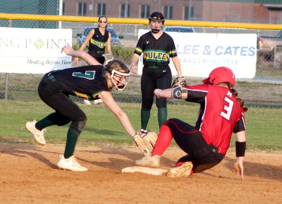 Lady Hornets beat Hilliard 15-5. Photo by Beth Jones/News-Leader