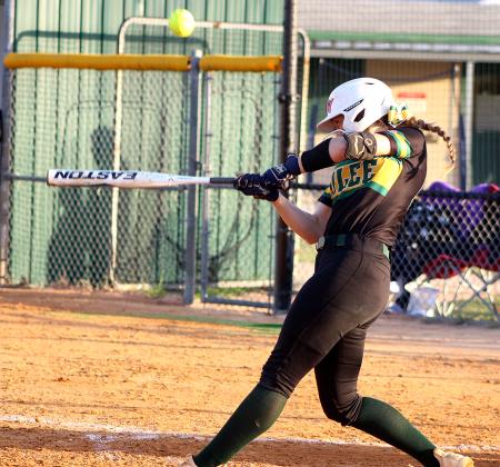 Lady Hornets beat Hilliard 15-5. Photo by Beth Jones/News-Leader