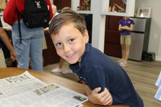 William Bird looks through a News-Leader newspaper. Photo by Tracy McCormick-Dishman/News-Leader