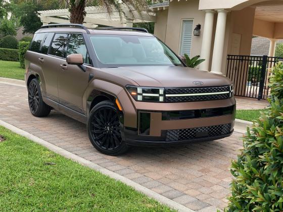 The H daytime running lights and bar add drama. Photo courtesy of AutoEditor