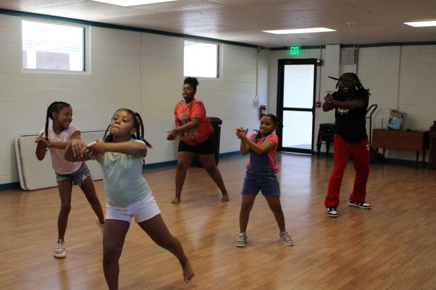 Infamous Dance leader Tayren Way works with some of his dancers — Sarah Robinson, Iri Robinson, Jamaya Goodwin and Cassidy Bell. The troupe leader says the name for the troupe has meaning. “The name infamous came about because I wanted something close to the word legendary and well-known. I figured once we started, we were going to be bringing a lot of attention and were on our way to becoming well-known here in the county. Also the grit of the dancers had a play in the name. Julia Roberts/News-Leader