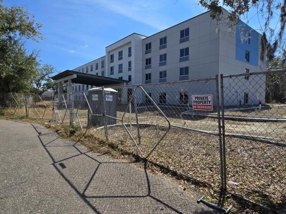 This site, just over the Shave Bridge on Amelia Island, has been found in violation of the codes of Fernandina Beach; the owner has been put on notice by Code Enforcement to clean it up or pay fines. Photo by Julia Roberts/News-Leader