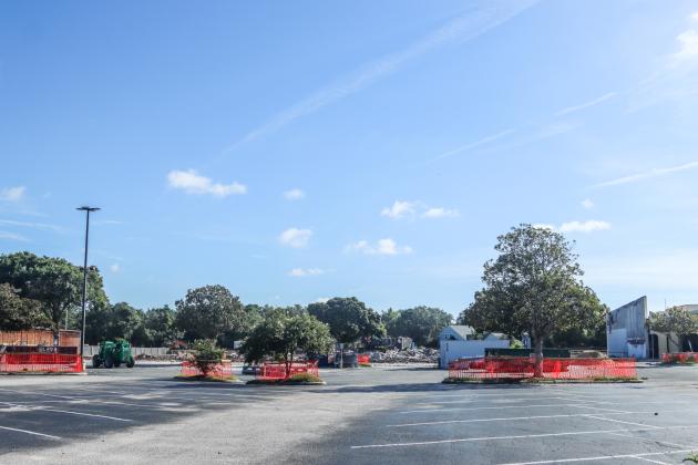 Crews work to clear debris from the demolition of The Island Walk Publix on July 8. Photo by Ashley Chandler/News-Leader