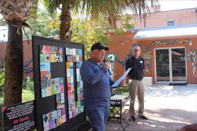 Vice Mayor Darron Ayscue delivers the commemoration speech at the Island Art Association anniversary event on Aug 25. Photos by Marisa DeMar/News-Leader