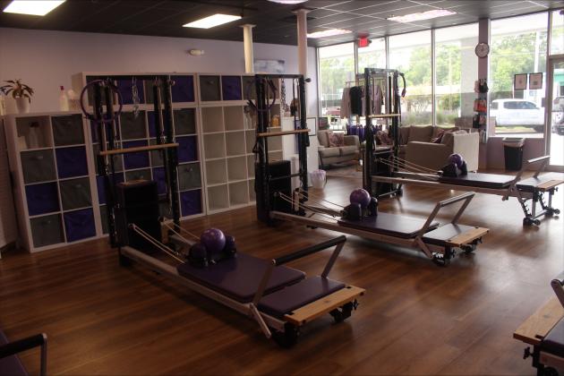 The reformer “bed” used in the workout to stimulate weights.