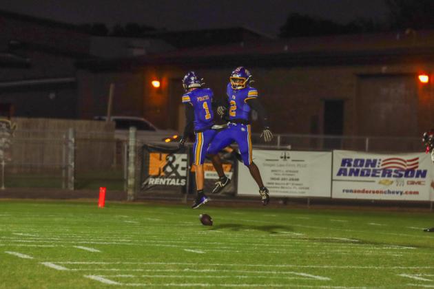Pirates remained undefeated after beating the Forth White Indians 28-27 in Week Four. Photo by Ashley Chandler/News-Leader