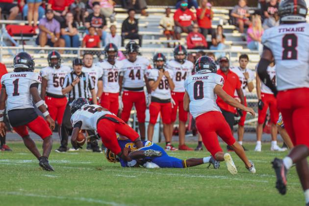 Pirates remained undefeated after beating the Forth White Indians 28-27 in Week Four. Photo by Ashley Chandler/News-Leader