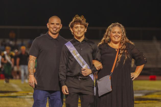 Senior homecoming court was made up of four princesses, four princes and a king and queen. Senior court: Nariya Ibeabuchi; Kyla Dille; Myka Gray; Autumn Graham; Deborah Hoffman; Corbin Fletcher; Calvin McCardell; Rodel Barnes; Kenny Schweitzer; and Lincoln Brehmer. Rodel Bagnes was crowned king and Myka Gray was crowned queen. Princes and princesses with their escorts at Friday’s YHS football game. Photo by Ashley Chandler/News-Leader