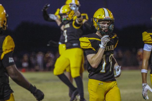Hornets Wide Receiver Gunnar Gibson prepares for the play.  By Marisa DeMar/News-Leader