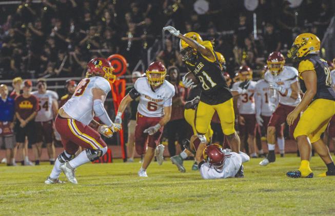 Hornets Running Back Shamar Gibbs makes the run amidst pressure from the Warriors defense By Marisa DeMar/News-Leader