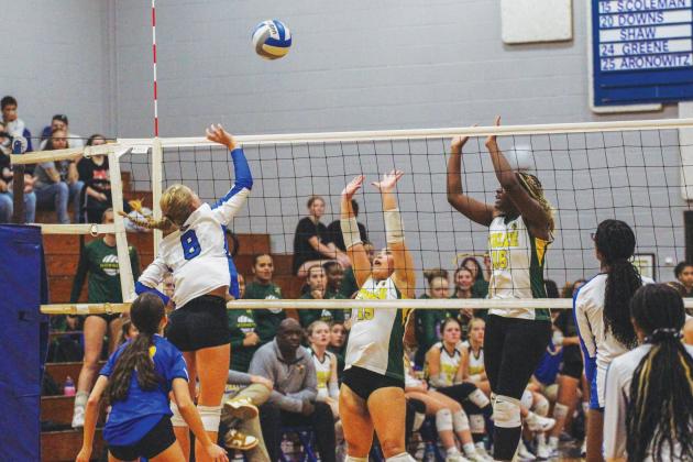 Lady Pirates volleyball takes on Yulee on Sept. 26. Photo by Marisa DeMar/News-Leader
