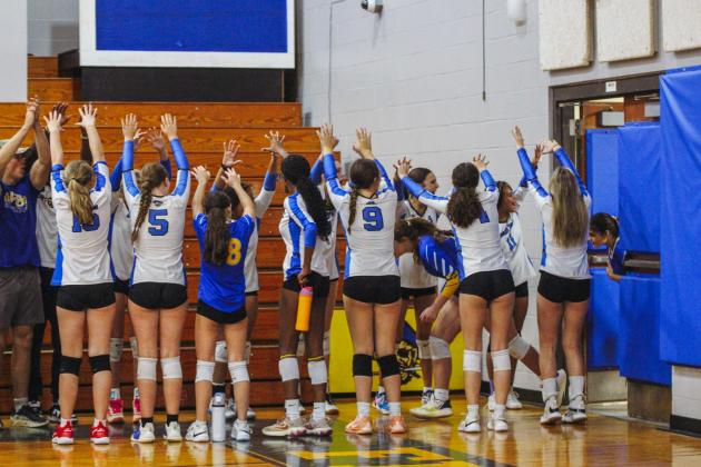 Lady Pirates volleyball takes on Yulee on Sept. 26. Photo by Marisa DeMar/News-Leader