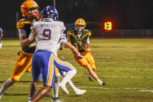 Pirates vs. Hornets football. Photo by Ashley Chandler/News-Leader