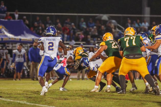 Pirates vs. Hornets football. Photo by Ashley Chandler/News-Leader