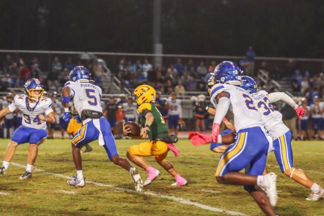 Pirates vs. Hornets football. Photo by Ashley Chandler/News-Leader