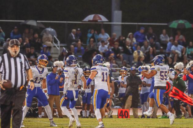 Pirates vs. Hornets football. Photo by Ashley Chandler/News-Leader