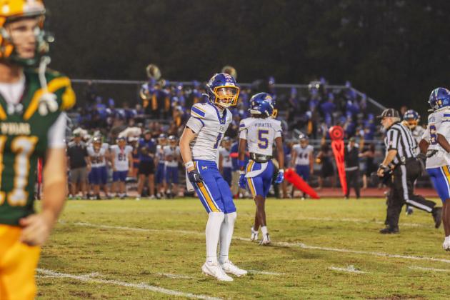 Pirates vs. Hornets football. Photo by Ashley Chandler/News-Leader