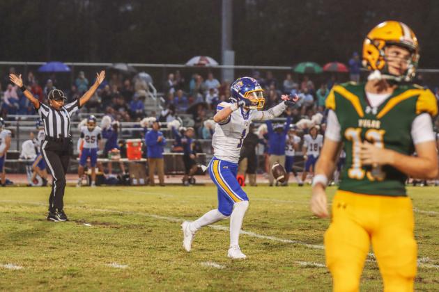 Pirates vs. Hornets football. Photo by Ashley Chandler/News-Leader