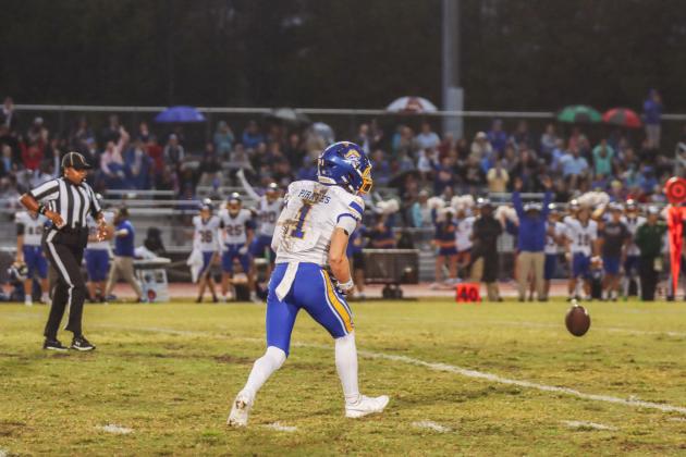Pirates vs. Hornets football. Photo by Ashley Chandler/News-Leader