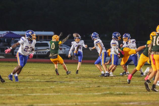 Pirates vs. Hornets football. Photo by Ashley Chandler/News-Leader