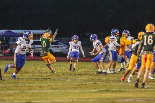 Pirates vs. Hornets football. Photo by Ashley Chandler/News-Leader