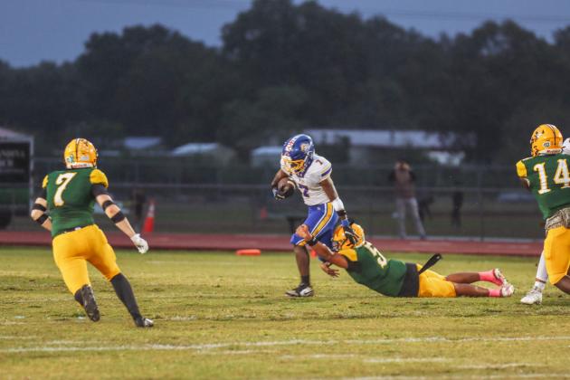Pirates vs. Hornets football. Photo by Ashley Chandler/News-Leader