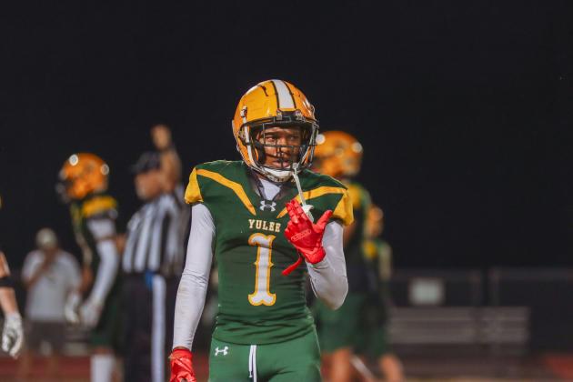 Hornet football in Week Six. Photo by Ashley Chandler/News-Leader
