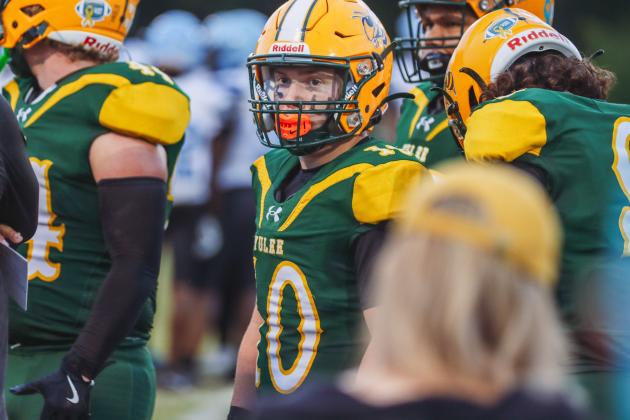 Hornet football in Week Six. Photo by Ashley Chandler/News-Leader