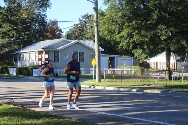 Couple runs the Amelia Island Half Marathon